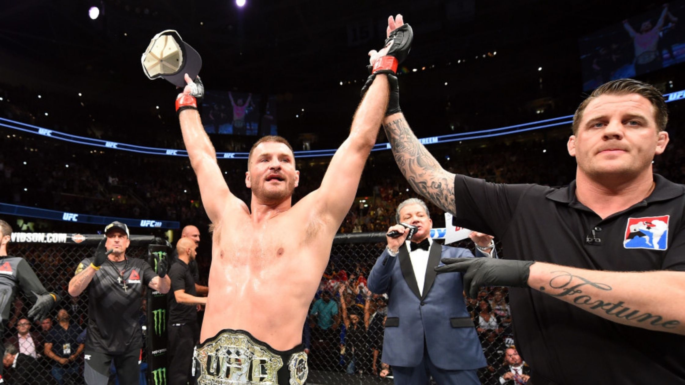 Stipe Miocic Bio, Wife, Net Worth, Height, Weight, Facts, Family